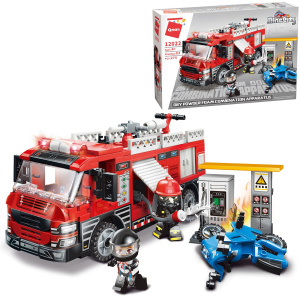 Конструктор Qman серия MineCity Пожарная машина: Тушение автозаправочной станции 275 деталей