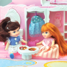 Игровой набор Abtoys В гостях у куклы Дом кукольный в сумке-переноске с куклой и аксессуарами.