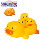 Набор резиновых игрушек для ванной Abtoys Веселое купание 4 предмета (мама-утка с 3 утятами на спине)